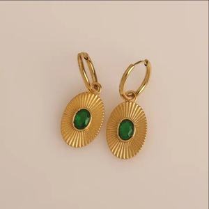 ต่างหูห่วงรูปวงรีประดับเพชรพลอยสีเขียวเคลือบทอง 18K สแตนเลสสตีลเงางามกันน้ำ แฟชั่นใหม่สำหรับผู้หญิง - Product Image 6