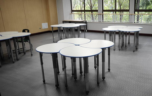 Bureau d'étude moderne, écologique et durable pour étudiants, mobilier scolaire modulaire trapézoïdal mobile pour la formation et l'assemblage, idéal pour l'école - Product Image 3