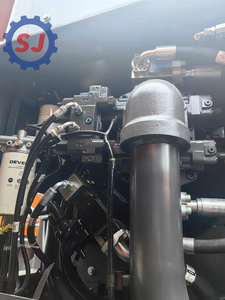 Excavatrice sur chenilles hydraulique Develon DX530LCA d'occasion pour travaux de terrassement et de construction - Product Image 6