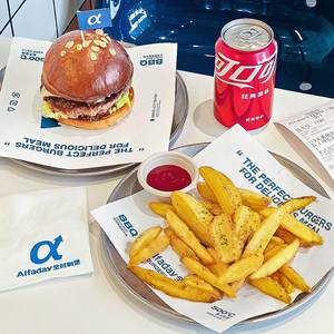 กระดาษห่อเบอร์เกอร์พิมพ์ลายตามสั่ง กันน้ำมัน สำหรับบรรจุภัณฑ์อาหารจานด่วน เป็นมิตรกับสิ่งแวดล้อม กระดาษเคลือบแว็กซ์สำหรับแซนวิชและบาร์บีคิว - Product Image 1