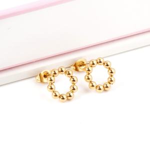 Pendientes de Acero Inoxidable Estilo Coreano al por Mayor, Chapados en Oro PVD de 18k, Pendientes de Botón Redondos con Cuentas Huecas para Mujer - Product Image 1