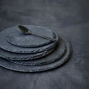 도매 플레이스 매트 식탁 자연 블랙 라운드 슬레이트 초밥 접시 식품 서빙