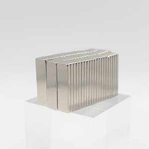 Aimant en <span class=keywords><strong>n</strong></span>éodyme super bloc 30x10x2mm, aimants en terre rare, barres magnétiques 30mm 10mm 2mm, bloc magnétique Imane, feuille 30 * 10 * 2 <span class=keywords><strong>mm</strong></span>, <span class=keywords><strong>n</strong></span>éodyme - Product Image 5