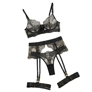 Set <span class=keywords><strong>di</strong></span> Lingerie Lussuosa da Donna, Nuovo Set <span class=keywords><strong>di</strong></span> Cinque Pezzi con Ricami, Fibbie Metalliche e Pizzo Traforato - Product Image 5