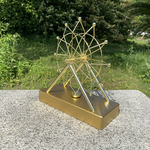 Vente en gros d'ornements de grande roue dorés à rotation éternelle décoration de bureau à domicile grande roue boule de Newton - Product Image 1