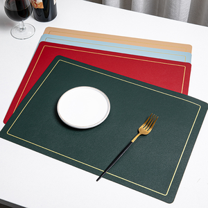 Mantel de Mesa de Cuero Moderno y Personalizable con Borde Dorado, Resistente al Agua, al Aceite y al Calor, Ecológico - Product Image 1