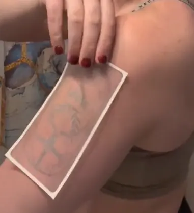 Petits tatouages personnalisés plus grands différents dans une taille de lettre ou une demi-feuille de taille de lettre sans application d'eau tatouage semi-permanent