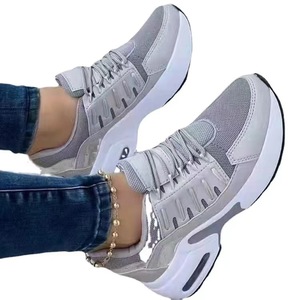2024 chaussures vulcanisées pour femmes baskets pour femmes de haute qualité talons compensés respirants confortables baskets de marche pour femmes - Product Image 1