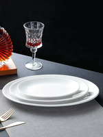 Assiettes blanches ovales personnalisables elliptiques peu profondes Assiettes pour plats chauds de différentes tailles Vaisselle de restaurant White Hot Dish