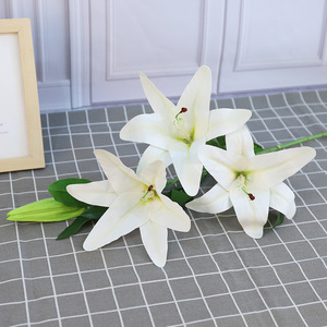 Lys artificiels à 3 <span class=keywords><strong>t</strong></span>êtes, très demandés, avec 2 fleurs et 1 bourgeon, fausses fleurs pour la décoration intérieure et les bouquets de mariage - Product Image 2