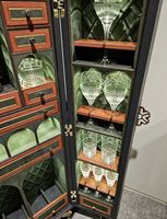 Solution de rangement de bar contemporaine, élégante et peu encombrante pour les bars résidentiels de luxe et les zones de divertissement, armoire à vin