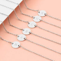 Pulsera con letra inicial para mujer, brazalete de acero inoxidable con nombre de moneda delicado, colgante con letra del alfabeto