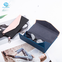 Vente en gros, étui triangulaire magnétique en cuir PU portable pliant fait main, impression de logo personnalisé, lunettes de soleil, lunettes de soleil, boîte d'emballage