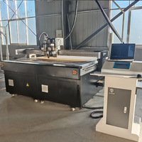 Machine de découpe industrielle à couteau oscillant pour cuir, idéale pour la tapisserie de sièges de voiture