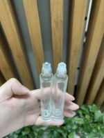 Botol bening parfum minyak esensial kaca kosong silinder persegi 10ml botol Rollerball pengeluaran kosmetik dengan tutup sekrup