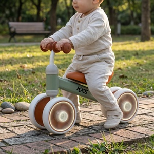 Nouveau vélo d'équilibre 4 roues pour bébé avec musique et lumière, trotteur 3-en-1 sans pédales, jouet à chevaucher pour tout-petits de 12 à 36 mois, premier vélo - Product Image 4