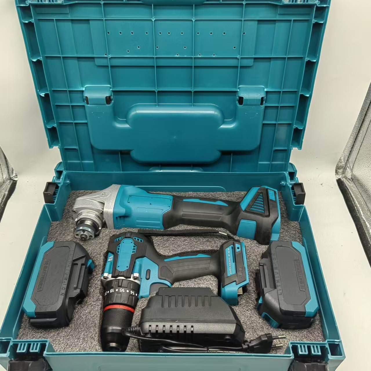 Ensemble perceuse à percussion et meuleuse d'angle 2 en 1