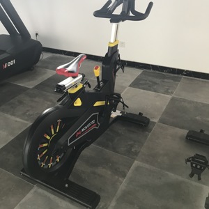<span class=keywords><strong>Vélo</strong></span> de <span class=keywords><strong>spinning</strong></span> magnétique vertical <span class=keywords><strong>pour</strong></span> entraînement à domicile avec écran et <span class=keywords><strong>compteur</strong></span> d'exercice – Vente en gros - Product Image 3