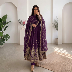 Traje Anarkali Morado con Bordado Dorado, Largo hasta el Suelo, Estilo Tradicional Indio-Pakistaní para Bodas, Corte Holgado, Manga Larga para Mujer - Product Image 1