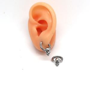 Boucles d'oreilles créoles personnalisées pour hommes en acier inoxydable 316L hypoallergénique, avec breloque crâne vintage, style gothique punk viking, cadeau - Product Image 3
