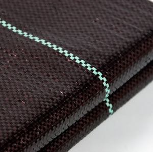 Toile tissée en PP noir écologique <span class=keywords><strong>anti</strong></span>-mauvaises <span class=keywords><strong>herbes</strong></span>, barrière <span class=keywords><strong>anti</strong></span>-<span class=keywords><strong>herbes</strong></span> pour la protection agricole - Product Image 2