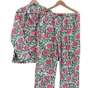 Elegante Conjunto de Pijama Térmico Floral 100% Algodón Puro de Secado Rápido y Transpirable para Damas de Honor, Ropa de Dormir, Regalo para Ella - Product Image 1