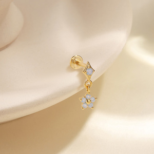 Boucles d'oreilles en argent S925 avec opale bleue exquise en forme de fleur à cinq pétales, plaqué or, à tête plate unique - Product Image 3