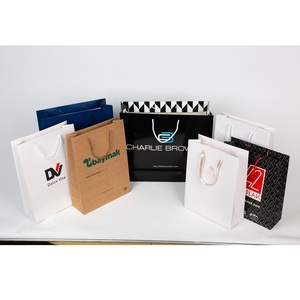 Bolsa de compras de lujo impresa personalizada con brillo en relieve y acabado de lámina y asas de cinta - Product Image 1