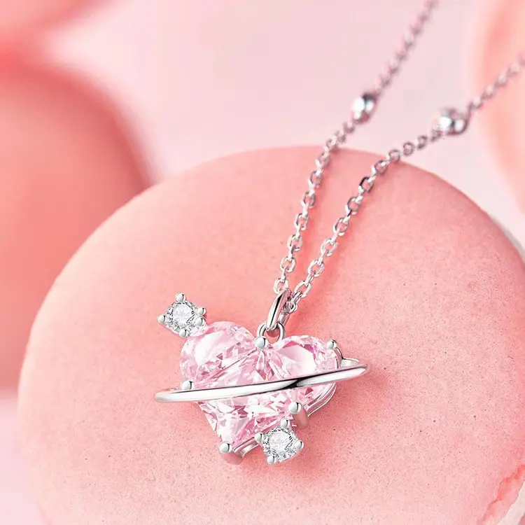 GT 도매 핑크 다이아몬드 사랑 펜던트 목걸이 하트 모양의 구리 펜던트 2023 보석 목걸이