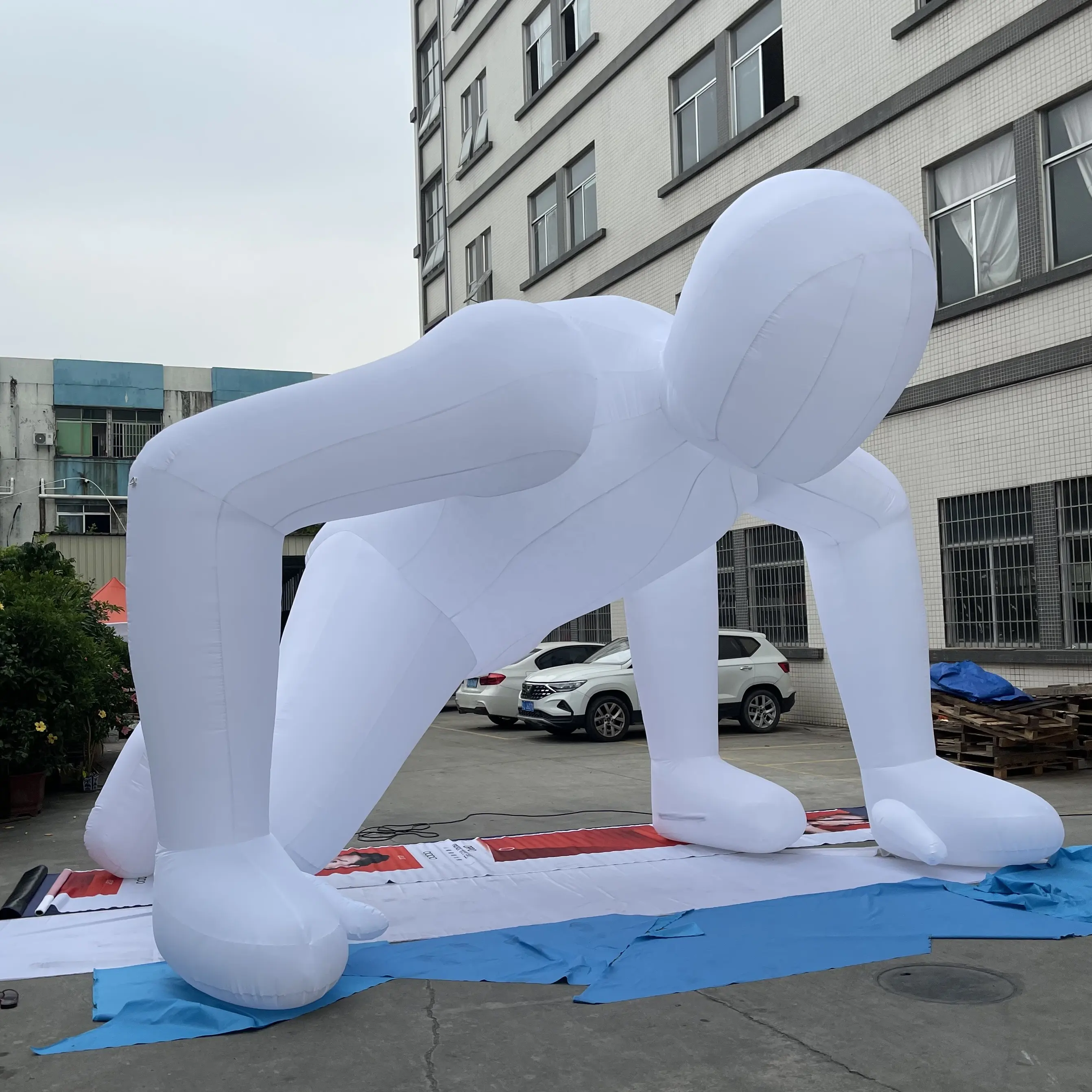 6M ou modèle d'homme gonflable blanc personnalisé en cours d'exécution chanracter à vendre
