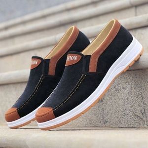 Chaussures en toile légères et respirantes pour hommes grandes tailles, tendance et décontractées, collection 2026 - Product Image 1