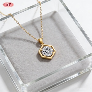 Collier en laiton plaqué or 18 carats avec pendentif hexagonal et zircon rond AAA pour femme, vente en gros Hengdian Joyeria - Product Image 3