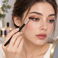 Pinceau de maquillage pour les yeux angulaire de 15,5 cm avec des poils en fibres ultra-douces de 0,07 mm, virole en aluminium épaissie