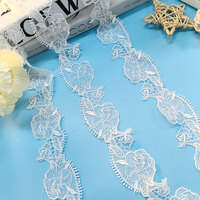 Vente en gros de dentelle blanche de style Pompeii soluble dans l'eau, découpée au laser et brodée, pour foulards, accessoires, décoration intérieure