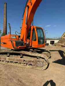 Excavatrice sur chenilles DOOSAN DX225LC d'occasion fiable, 157 kW de puissance, pour de multiples scénarios de construction, excavatrice d'occasion Doosan Dx225lc - Product Image 4
