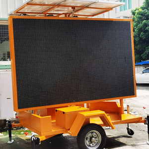 Panneau de signalisation routière mobile monté sur remorque avec écran d'affichage LED alimenté par énergie solaire, hauteur de travail maximale de 3600 mm - Product Image 2
