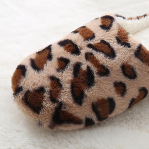 Nuevas Pantuflas de Interior con Estampado de Leopardo y Piel de Conejo, Suela Suave y Silenciosa para Pisos de Madera, Pantuflas Cálidas de Algodón - Product Image 3