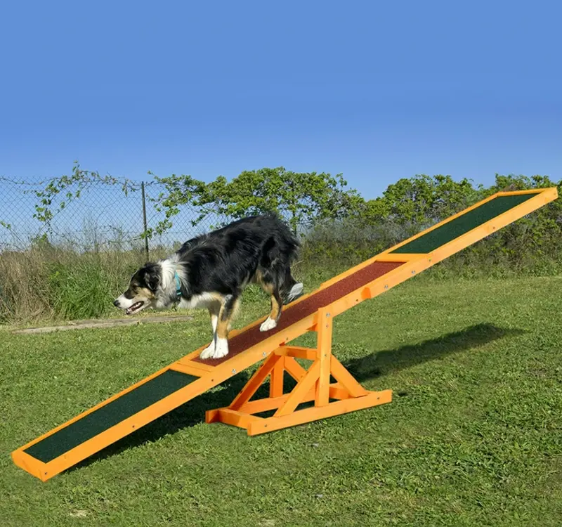 प्रशिक्षण और व्यायाम के लिए हॉट सेल्स आउटडोर डॉग एजिलिटी सीसॉ, लकड़ी के कुत्ते की आपूर्ति खेल उपकरण पालतू उपकरण