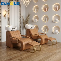 Fauteuil de lavage de luxe incurvé pour salon, station de lavage de cheveux en cuir PU avec cuvette en céramique, lit de lavage pour salon de coiffure