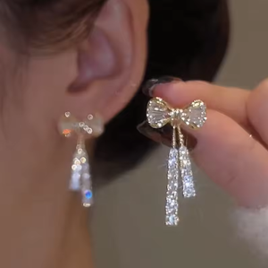 Серьги-обручи с блестящим золотистым бантом, модные изысканные изящные серьги-подвески с бантом из страз, ювелирные украшения для женщин, подарки для подруг - Product Image 1