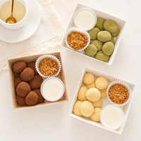 Plateau alimentaire carré en papier OEM personnalisé avec couvercles transparents pour boulangerie, desserts, sandwichs, emballage à emporter, vente en gros