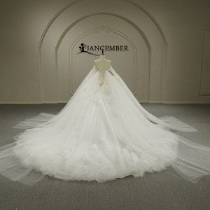 ชุดแต่งงานทรงบอลกาวน์ GT26041 Glamorous Sweetheart Empire ประดับลูกไม้และคริสตัล พร้อมชายกระโปรงยาวแบบชาเปล ผลิตจากโพลีเอสเตอร์ 100% - Product Image 4