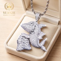 Pendentif de mariage pour homme en argent 925 plaqué or 18 carats, motif requin luxueux tenant un sac à monnaie en jade et moissanite (18g)