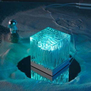 Projecteur à changement de couleur RVB 2024, gradation progressive, effet d'ondes océaniques, aurore boréale, lampe de table en cristal pour enfants - Product Image 1