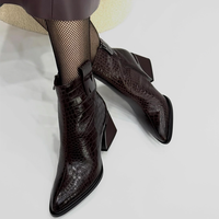 Bottines à talon bloc rétro embossées de qualité supérieure, bout pointu, talon épais, fermeture éclair latérale, pour le bureau, les trajets quotidiens et la mode automne-hiver
