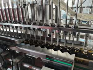 Haute vitesse 5-500Ml dispositif d'étanchéité de remplissage d'aérosol de pulvérisation nasale de soins de santé semi-opérationnels - Product Image 3