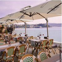 Chaises de salle à manger en rotin PE pour café extérieur, hôtel, boulangerie, maison d'hôtes, mobilier d'extérieur français, chaise empilable luxueuse