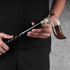 Bastón de Apoyo para Personas Mayores con Empuñadura Antideslizante y Eje Resistente, Fabricado con Resina y Madera - Product Image 4