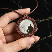 Collier en bois personnalisable avec texture tissée, photo de couple, pour confession et commémoration, cadeau transfrontalier