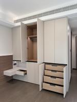 Armoire de rangement à portes en bois moderne et à la mode Armoire de placard personnalisée Armoire de chambre à coucher durable Meubles design pour la maison